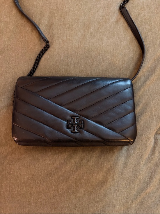 Tory Burch Handbags - Tory Burch Kira Black Quilted Chevron Logo Crossbody